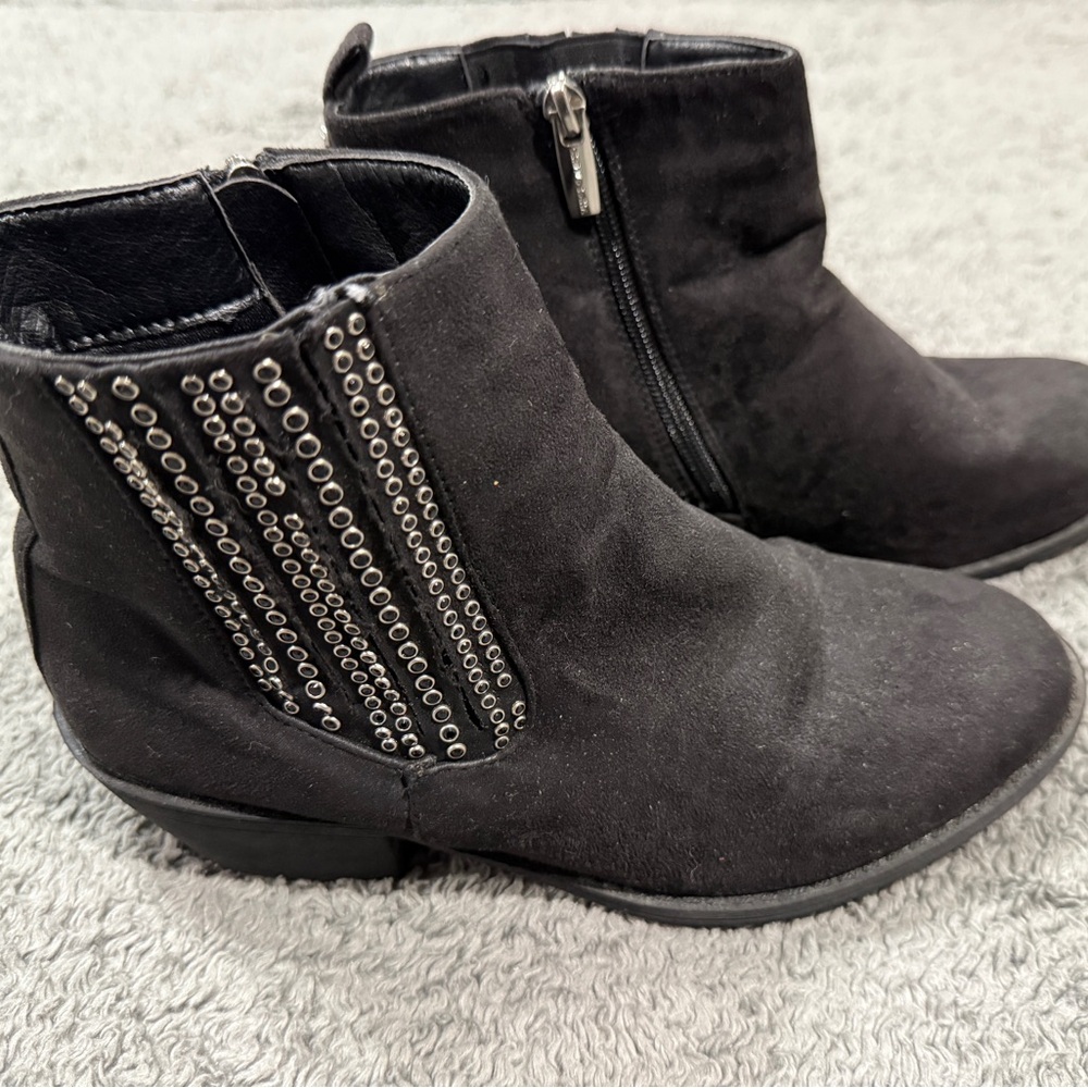 Vince Camuto Black Sueded Bootie - Big Girls Size 5